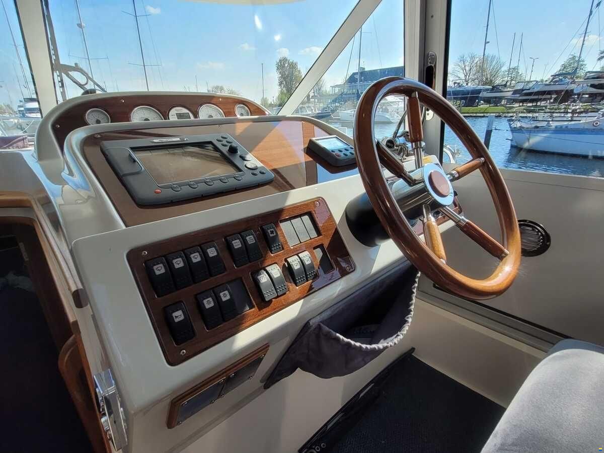 Nimbus 380 Commander