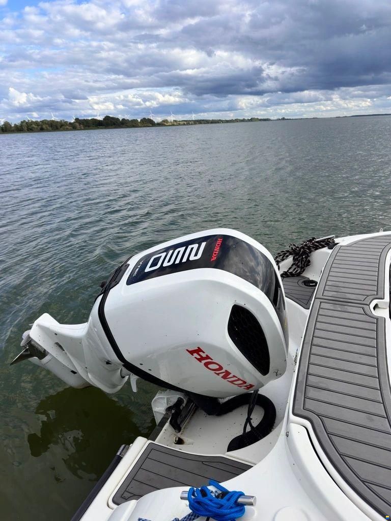 HydroMarin 6930 Daycrusier