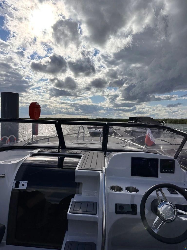 HydroMarin 6930 Daycrusier
