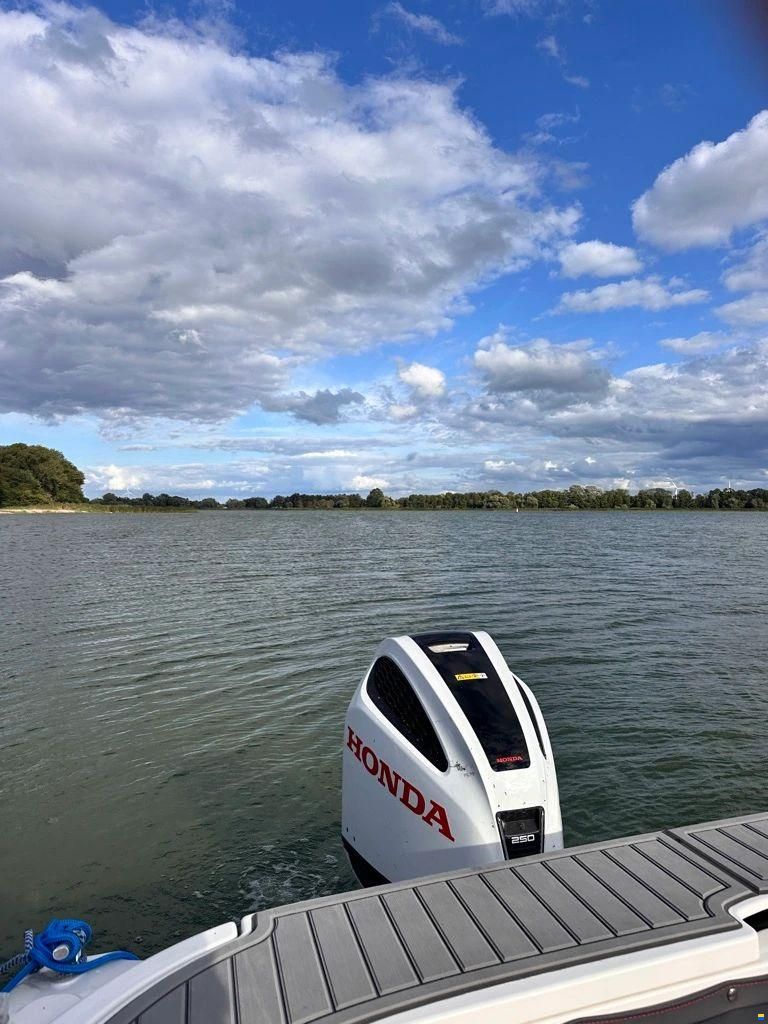 HydroMarin 6930 Daycrusier