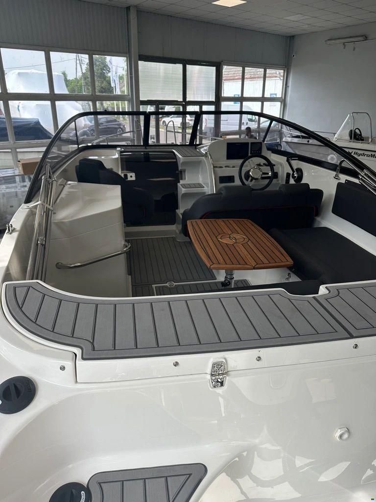 HydroMarin 6930 Daycrusier