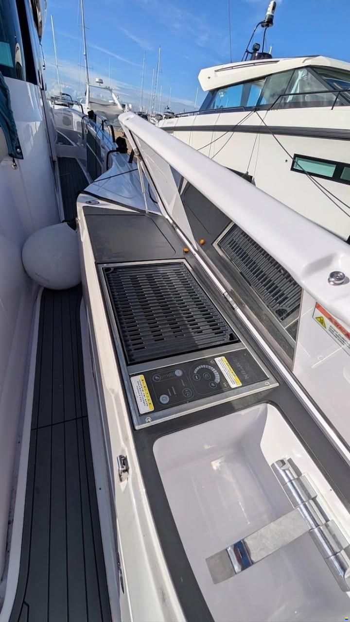 Axopar 45 XC Cross Cabin