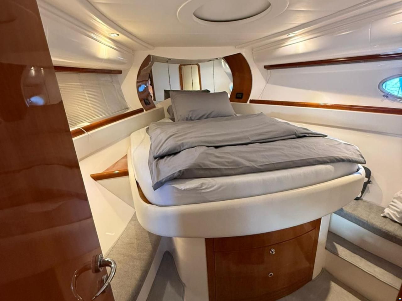 Pershing 46