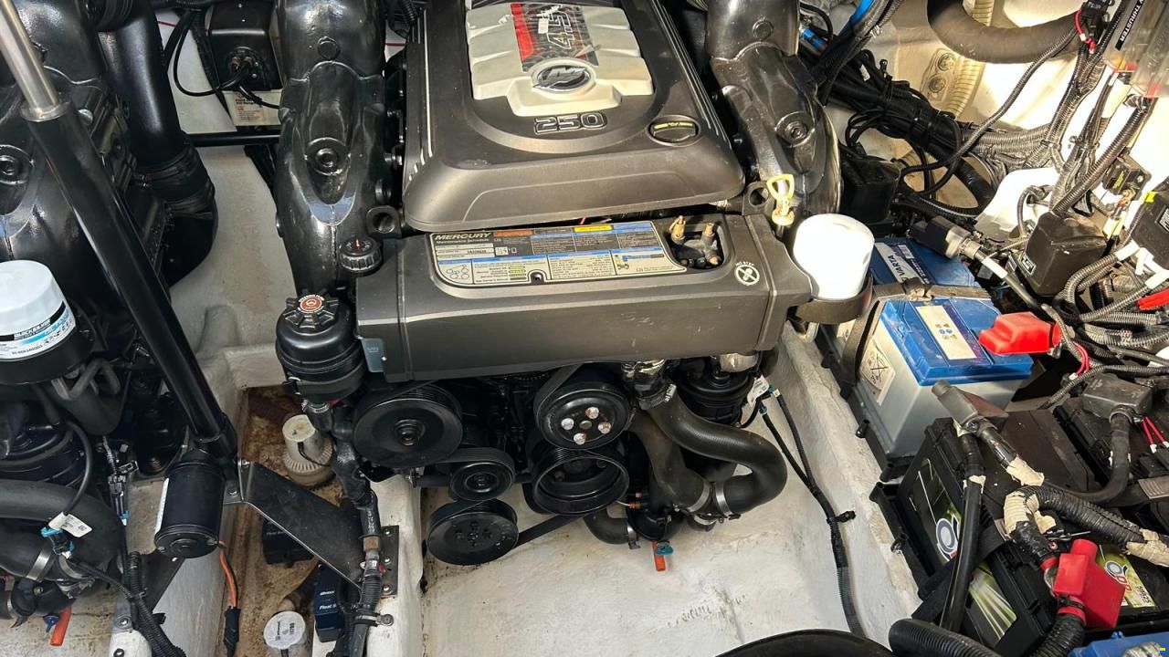 Sea Ray Sundancer 320
