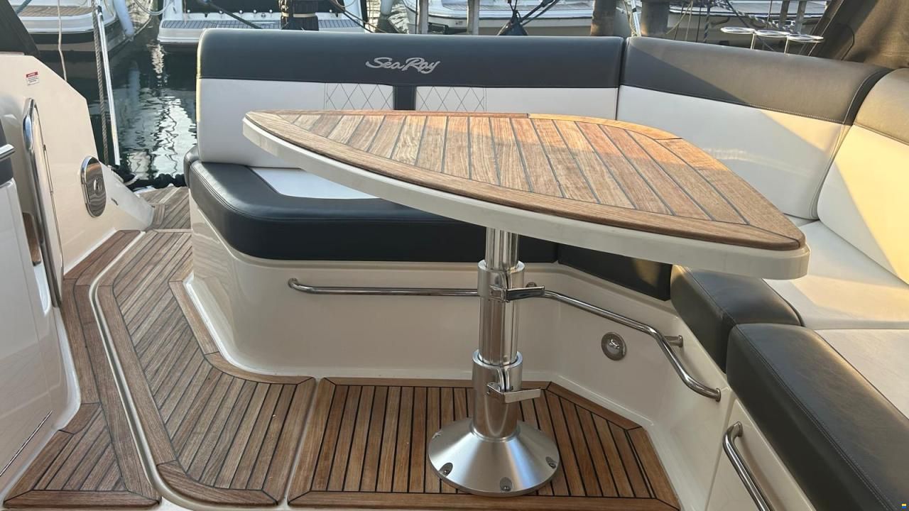 Sea Ray Sundancer 320