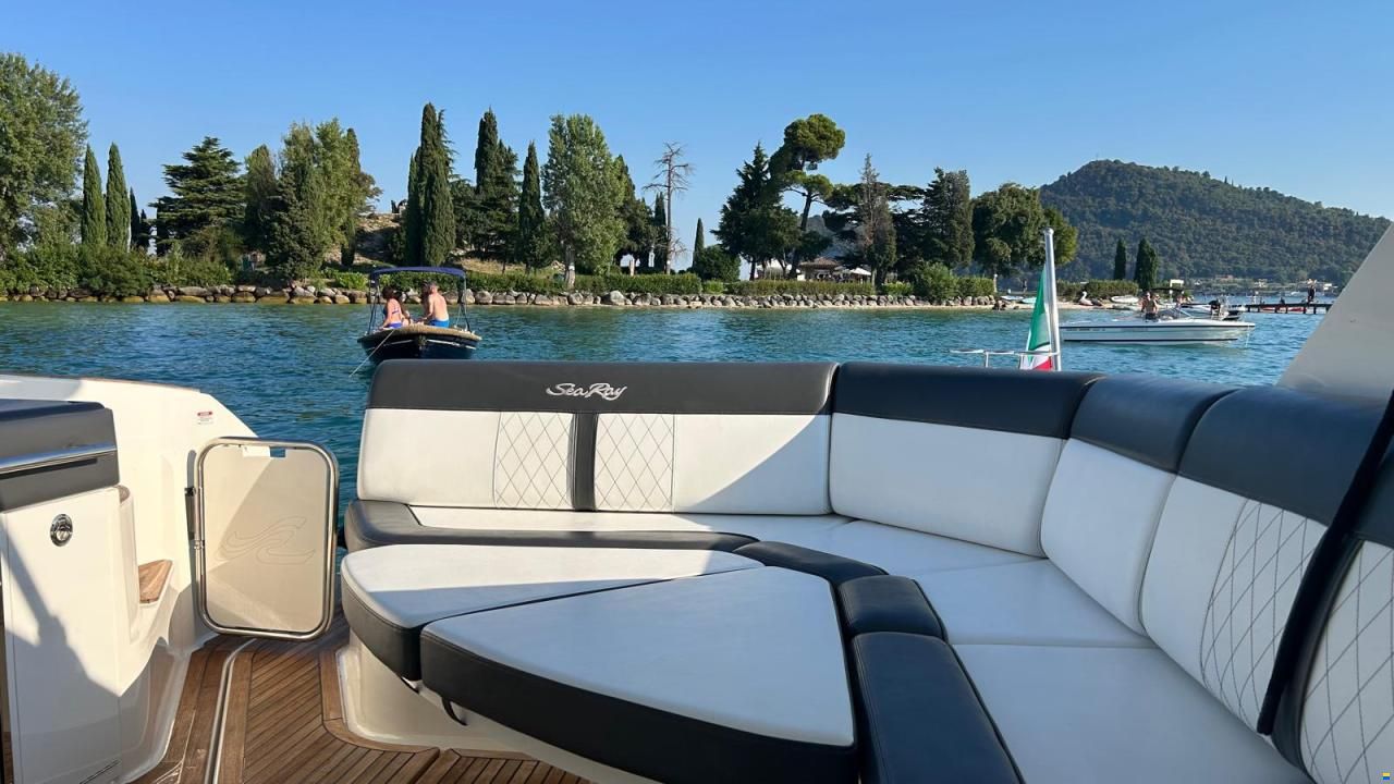 Sea Ray Sundancer 320