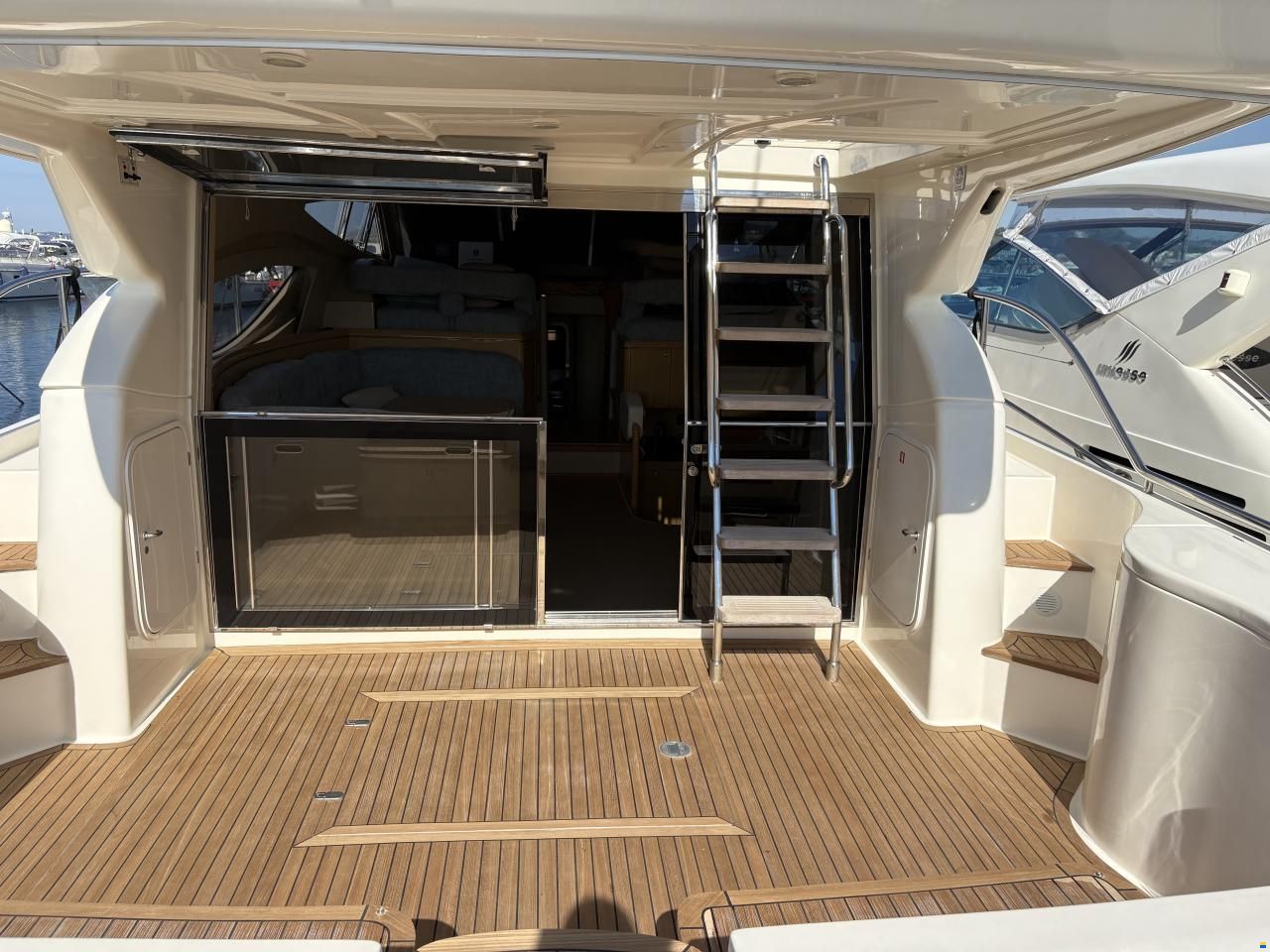 Ferretti 460
