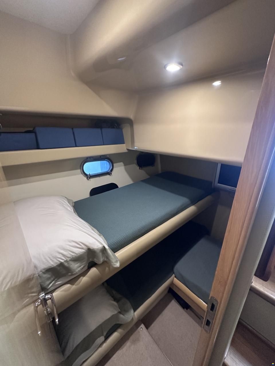 Ferretti 460