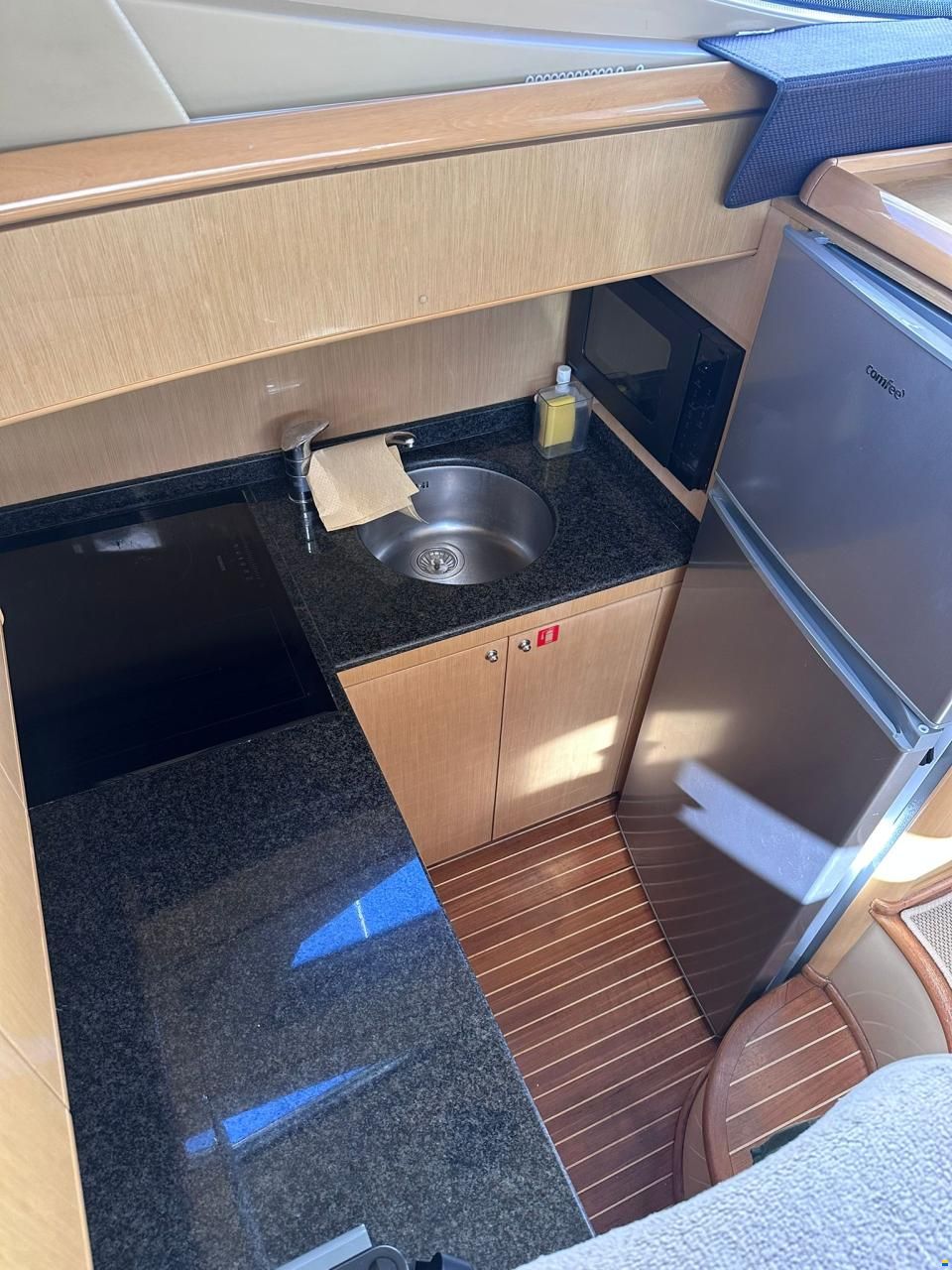 Ferretti 460