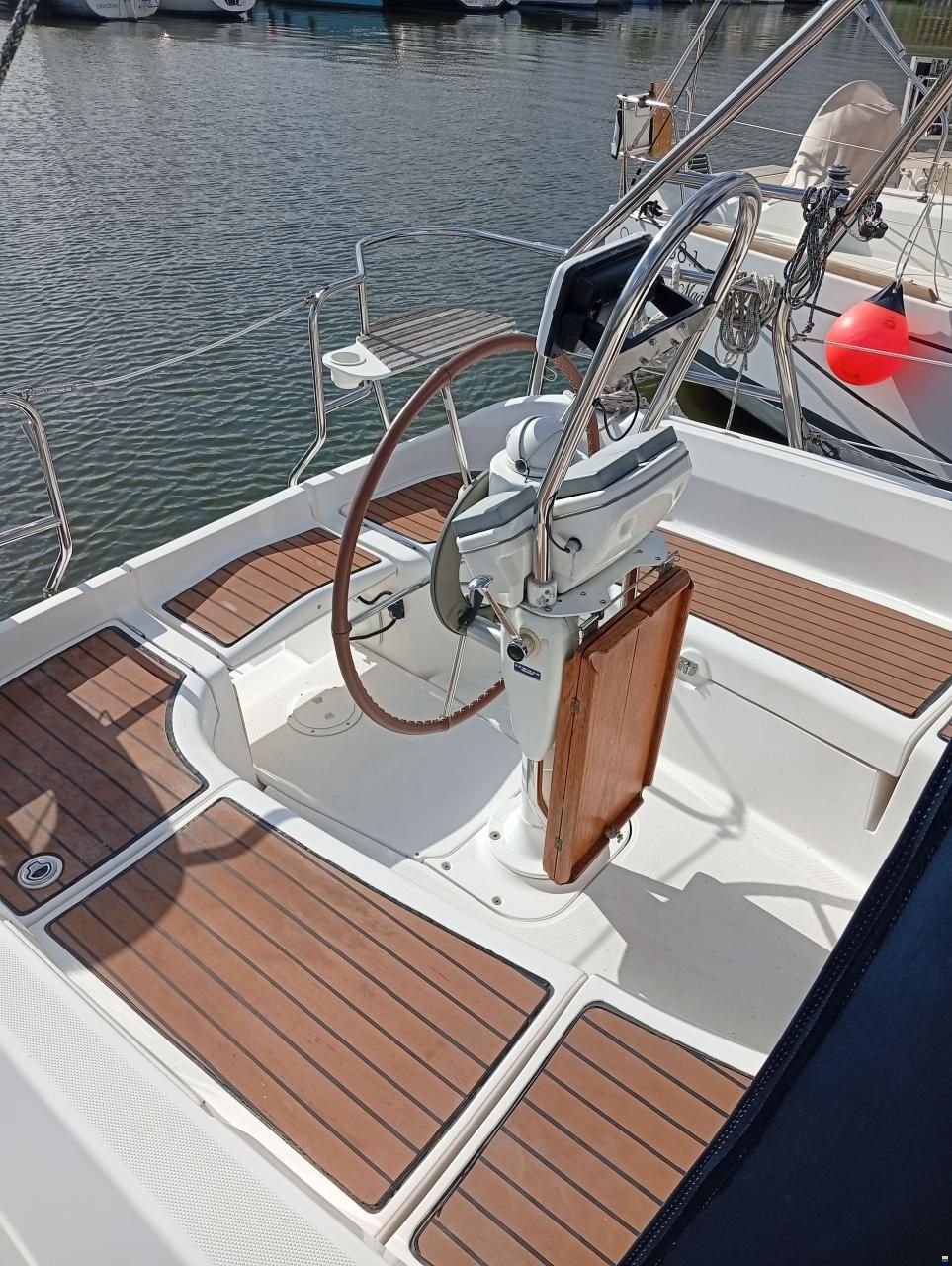 Hunter 33
