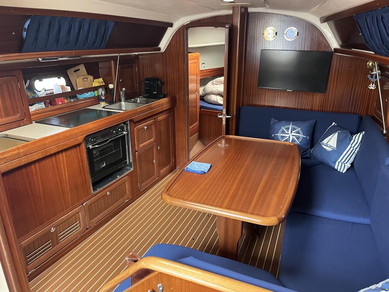 Bavaria 37-3