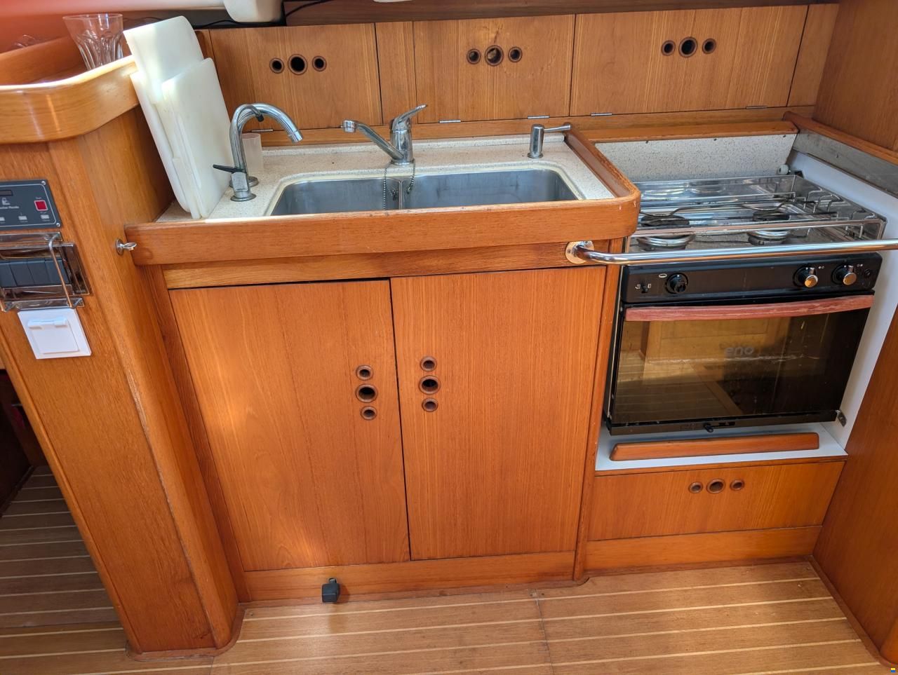 Wauquiez 40 pilot saloon