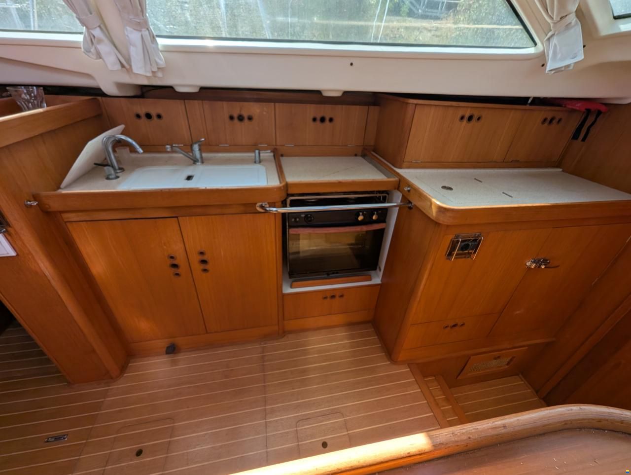 Wauquiez 40 pilot saloon