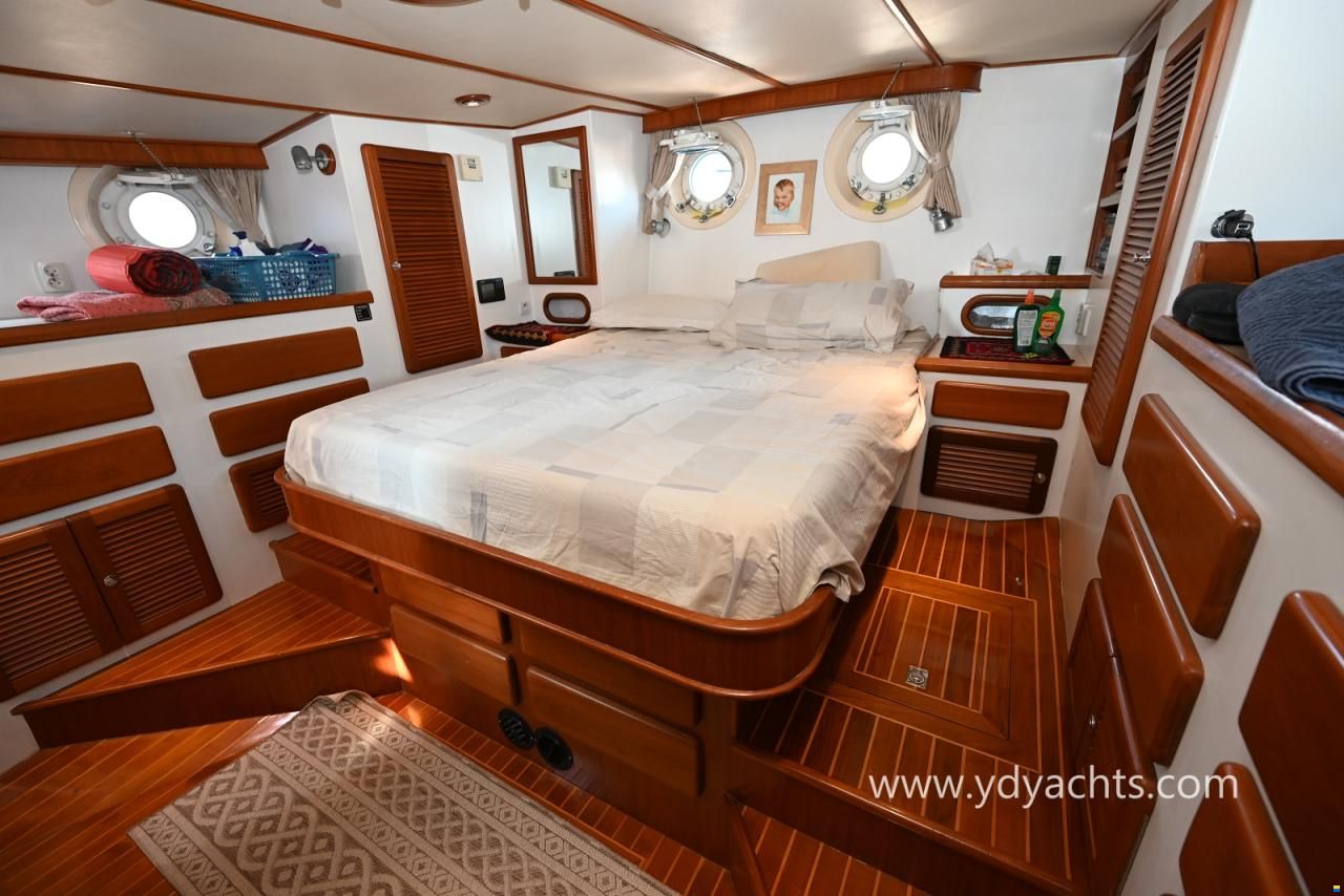 Seahorse Marine Diesel Duck 44 Trawler Motorsailer