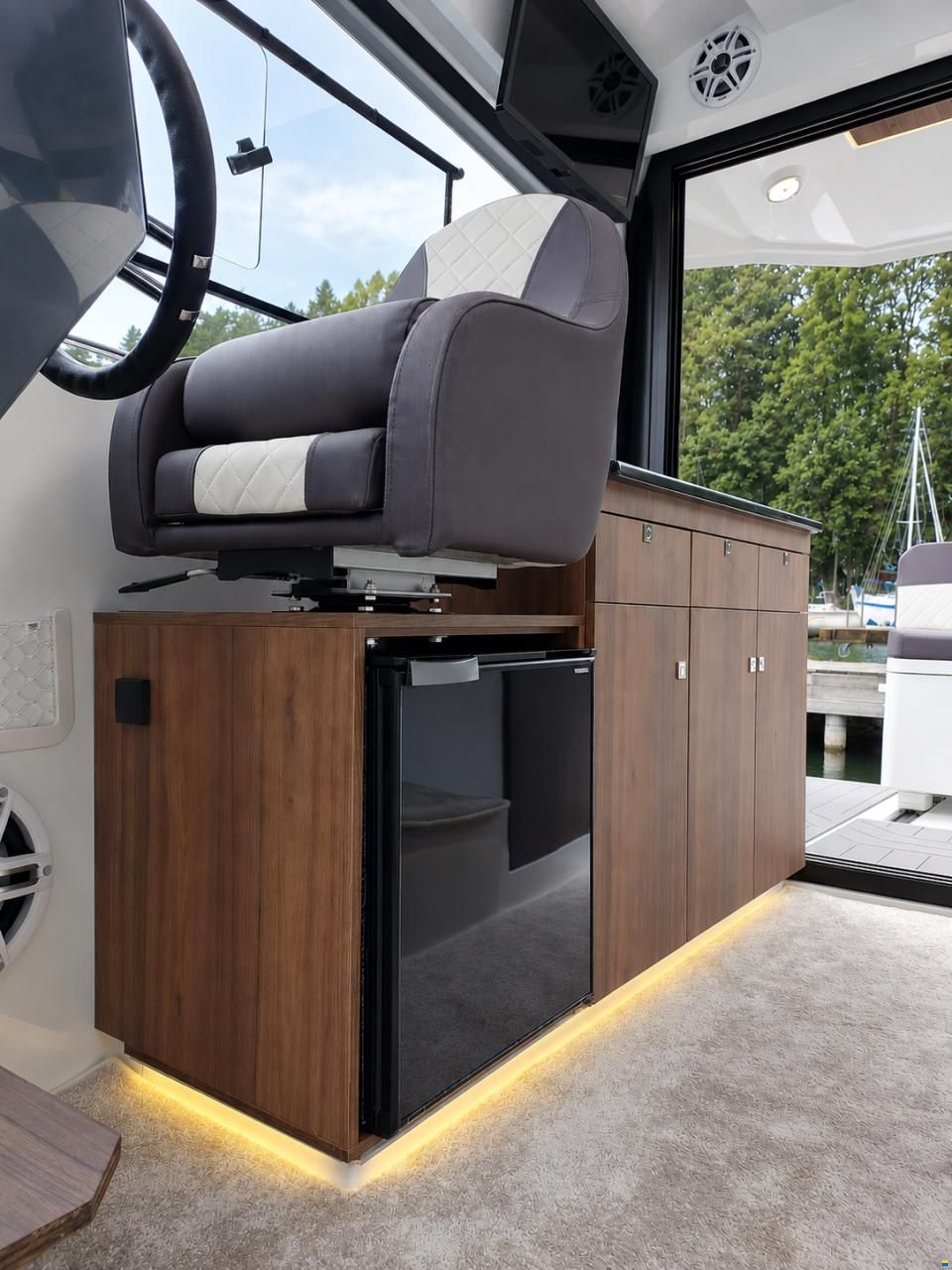 Nautic 880