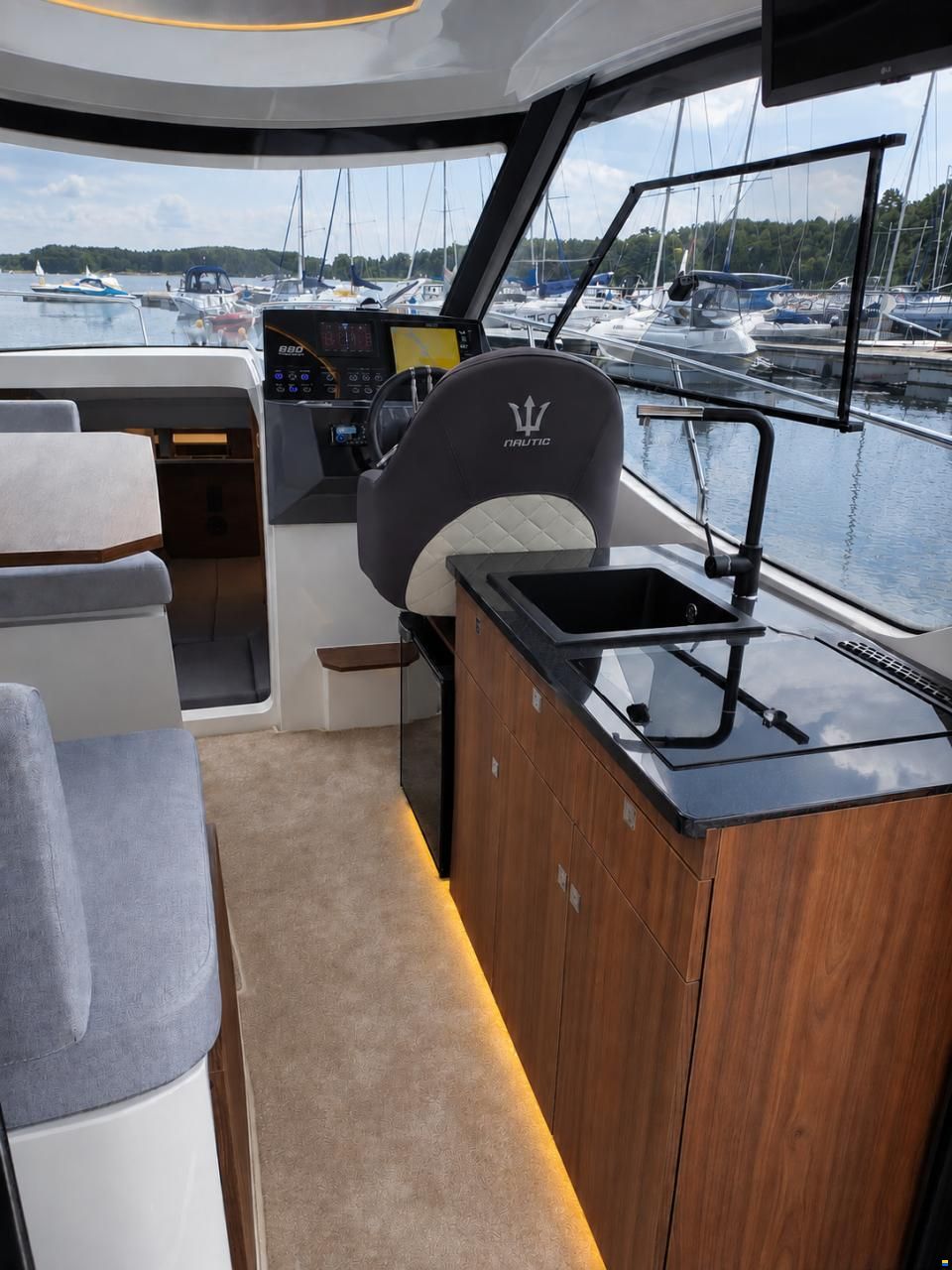 Nautic 880