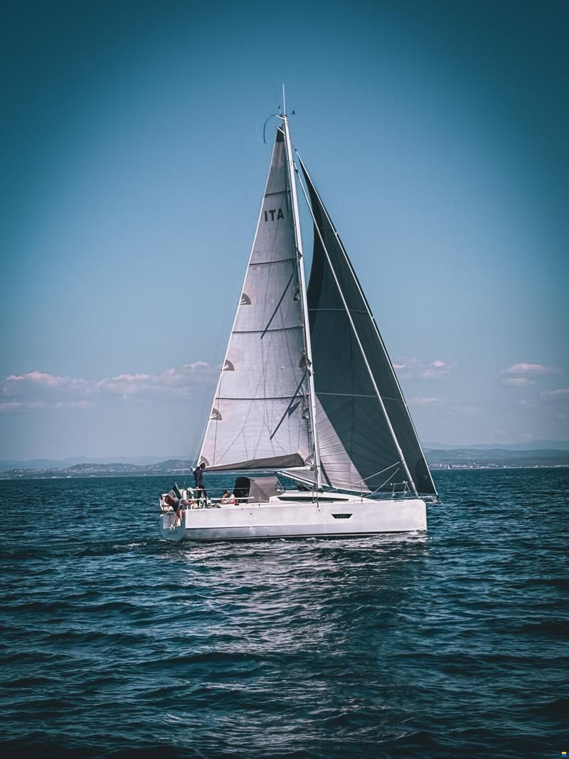 Elan 320