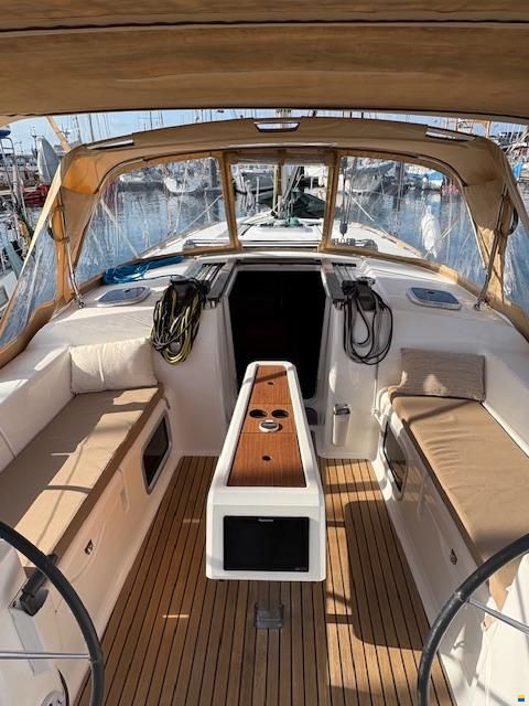 Dufour 380