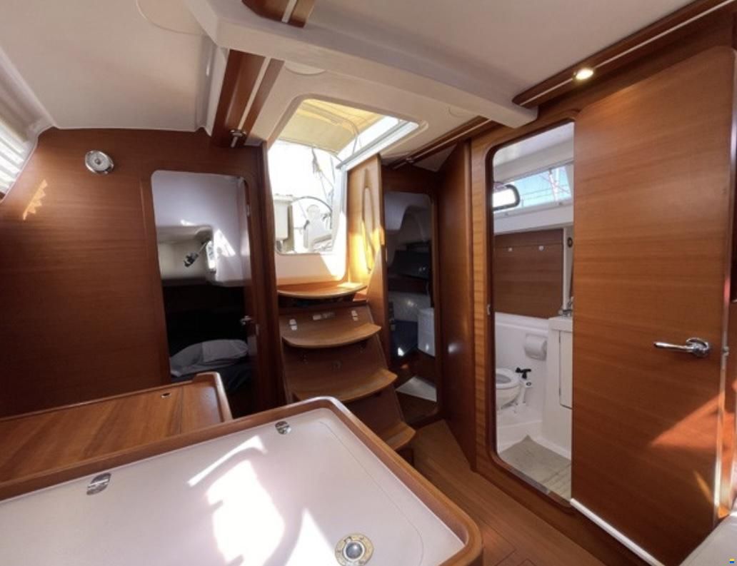 Dufour 380