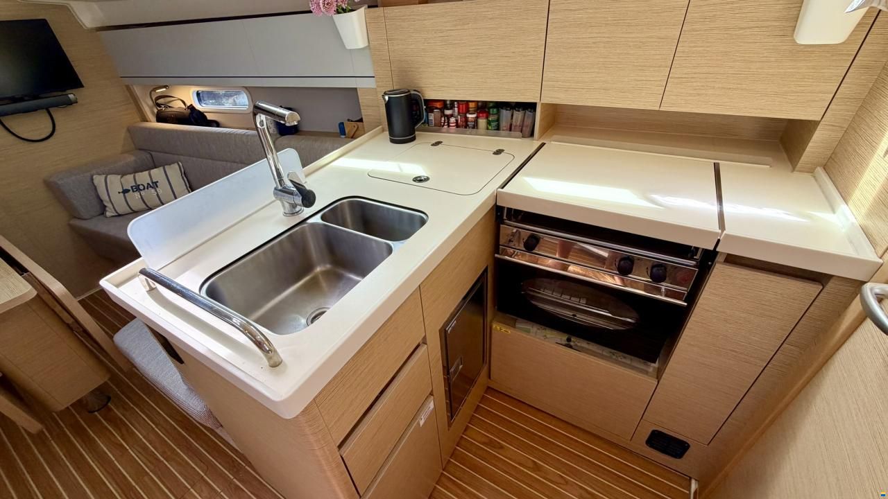 Hanse 348