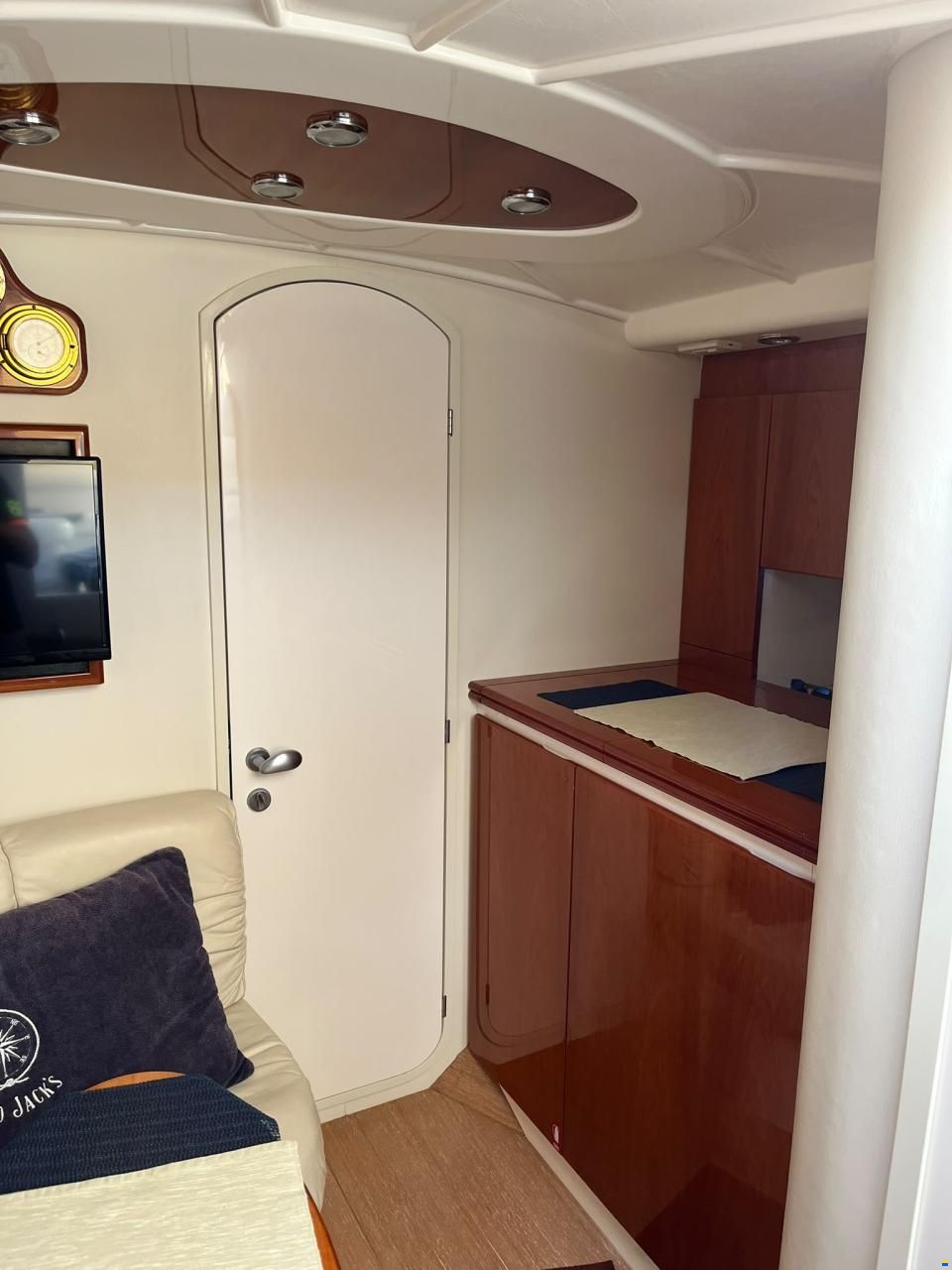 Pershing 37