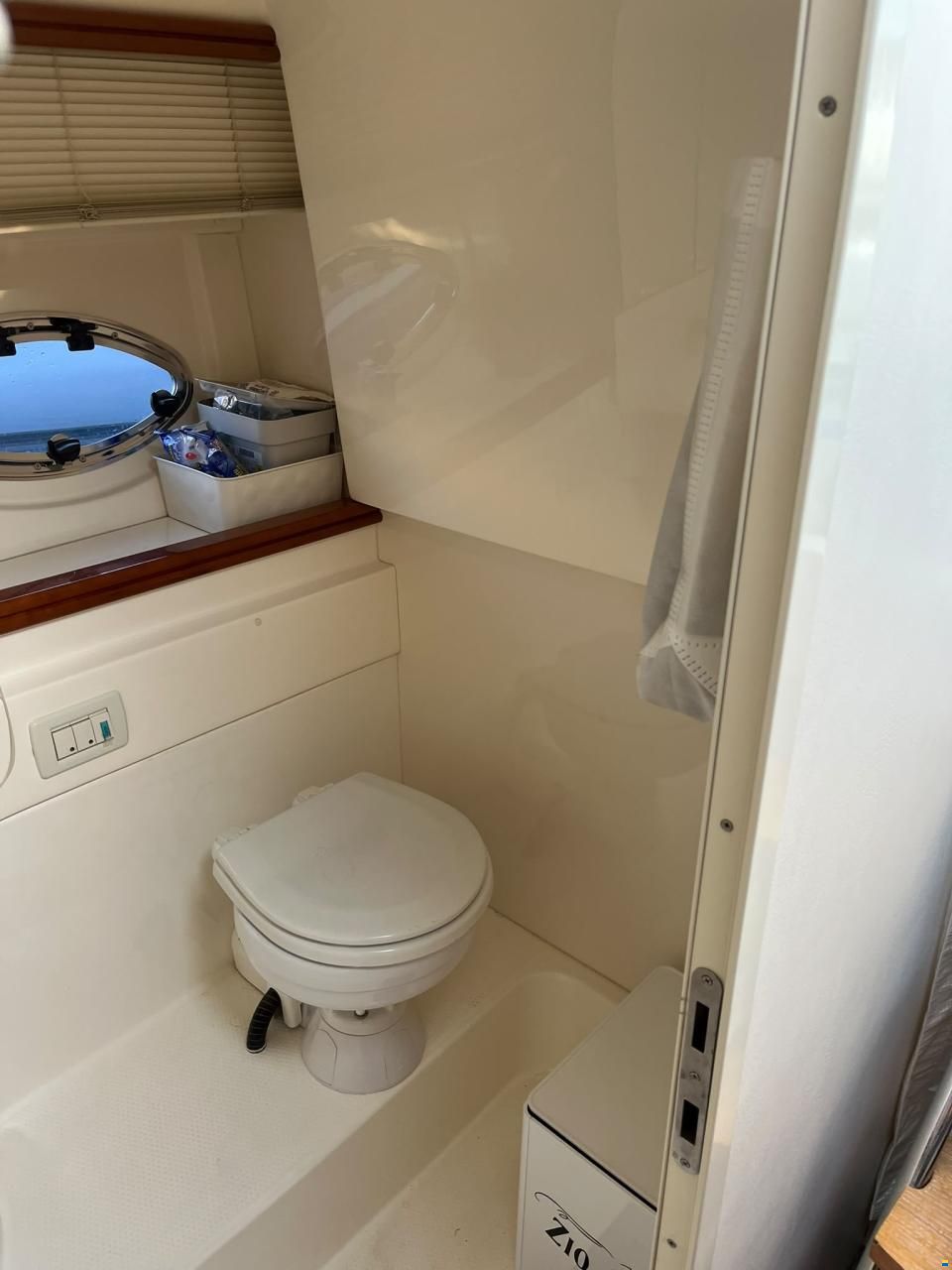 Pershing 37