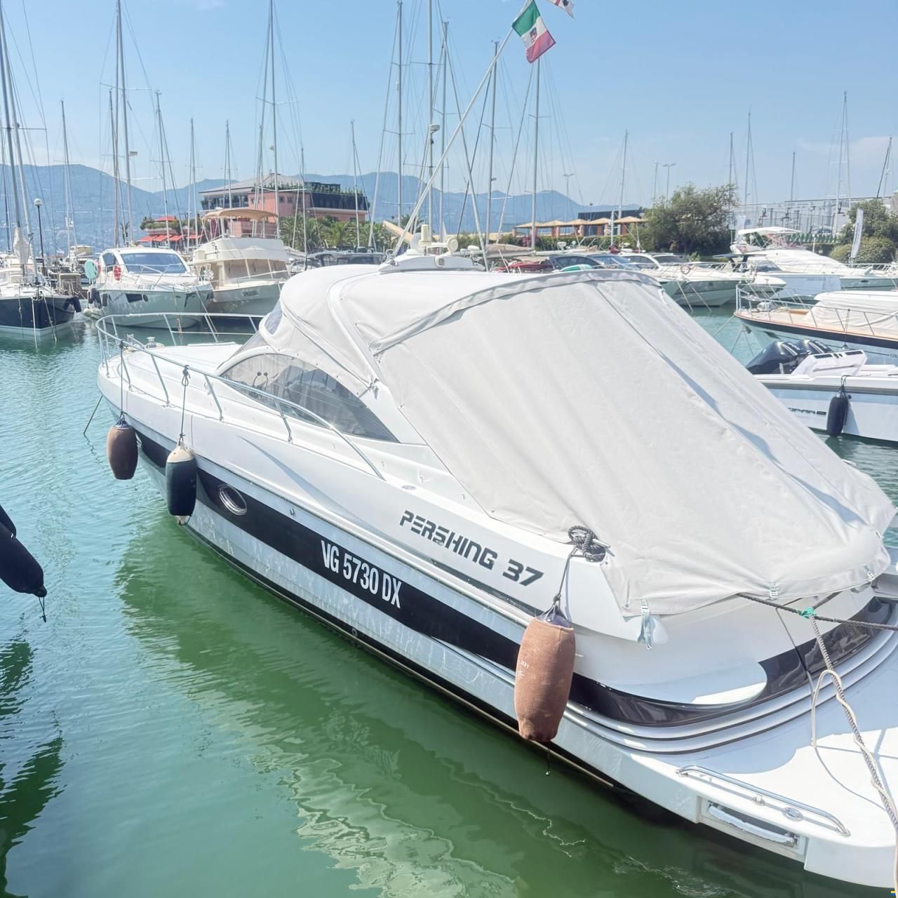 Pershing 37