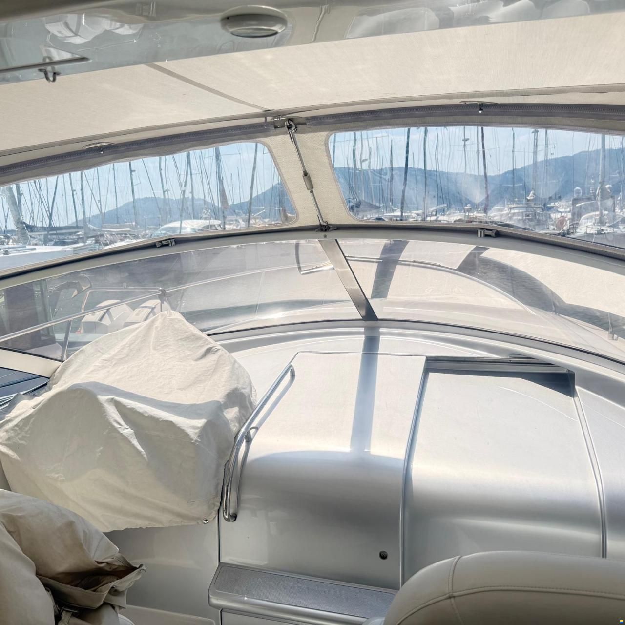 Pershing 37
