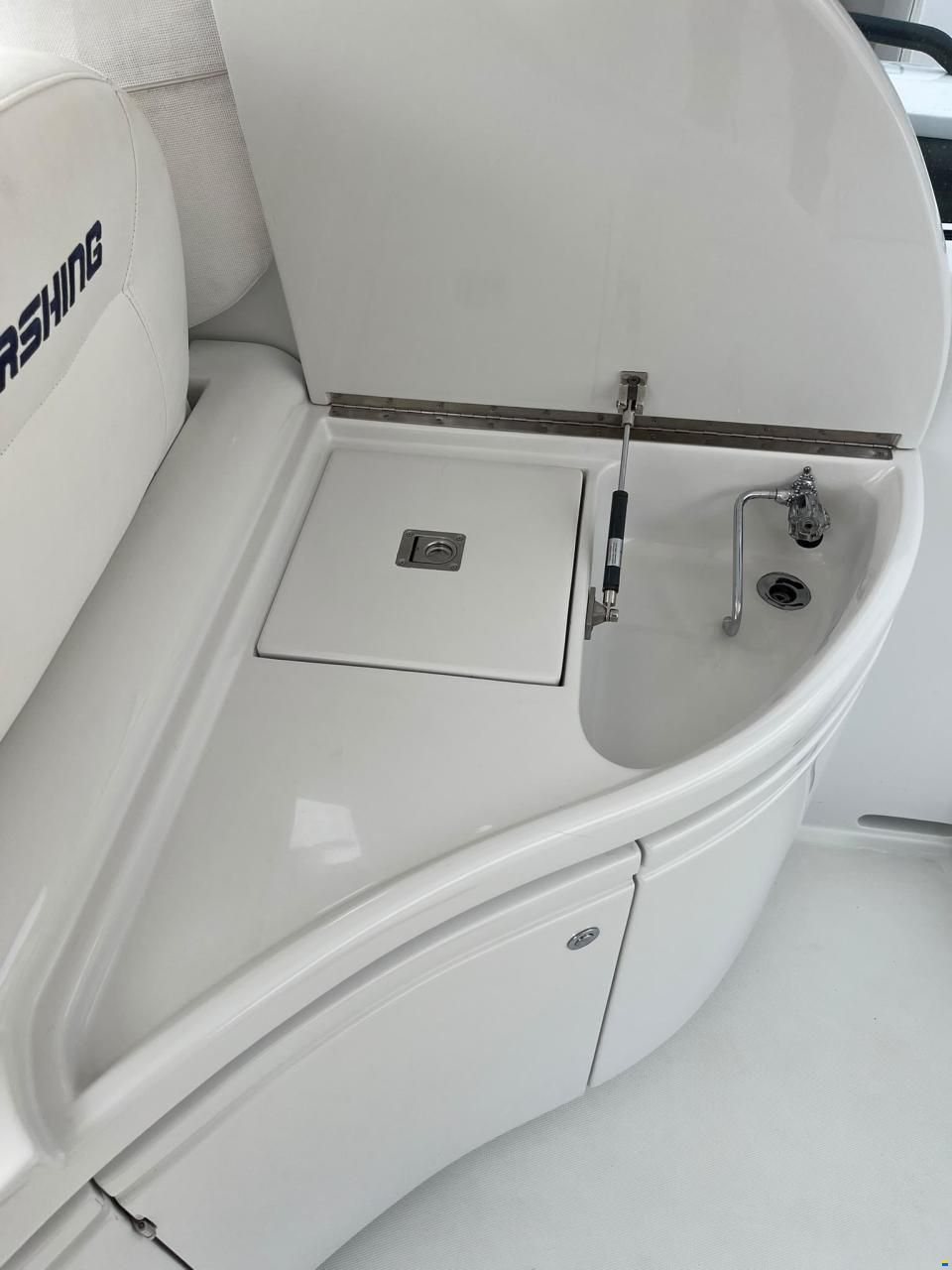 Pershing 37