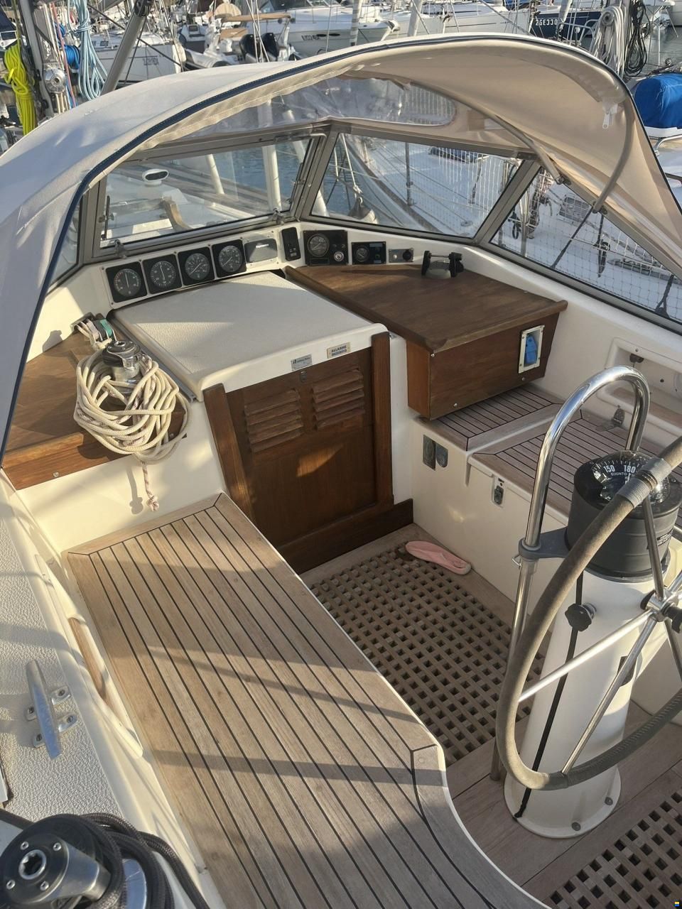 Hallberg-Rassy HR 352