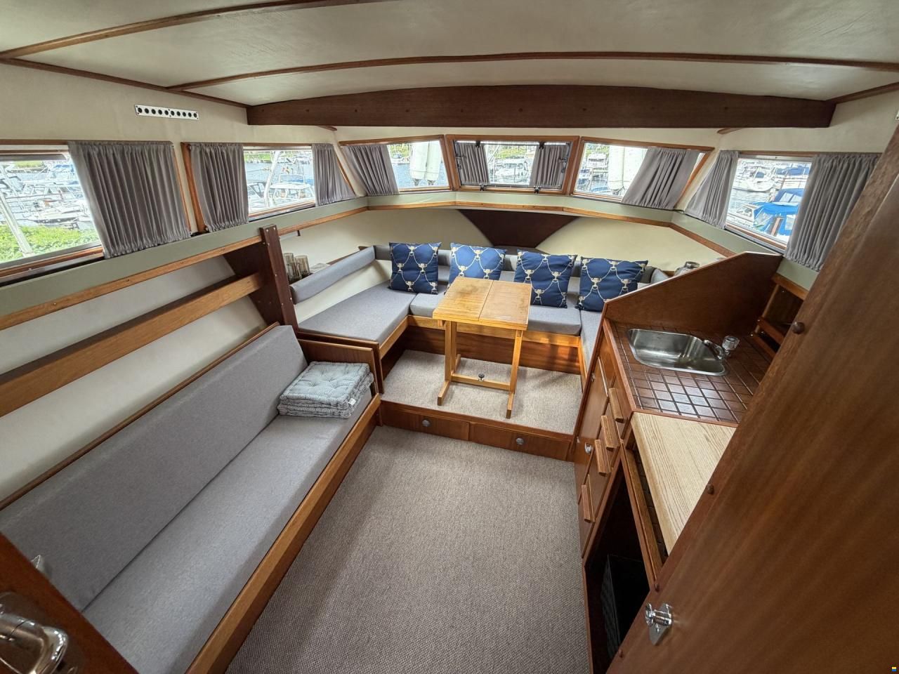 Coronet 27