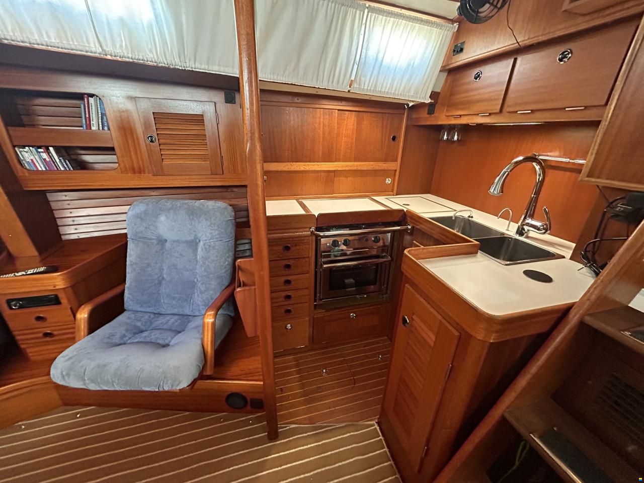 Hallberg-Rassy HR 42F MK II
