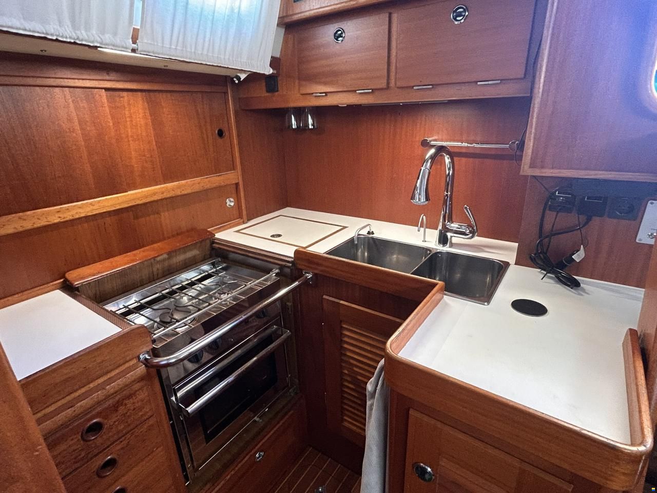 Hallberg-Rassy HR 42F MK II