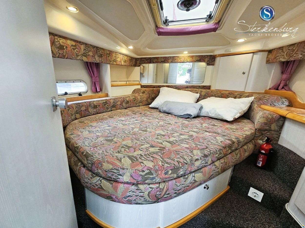 Sealine F330 Statesman