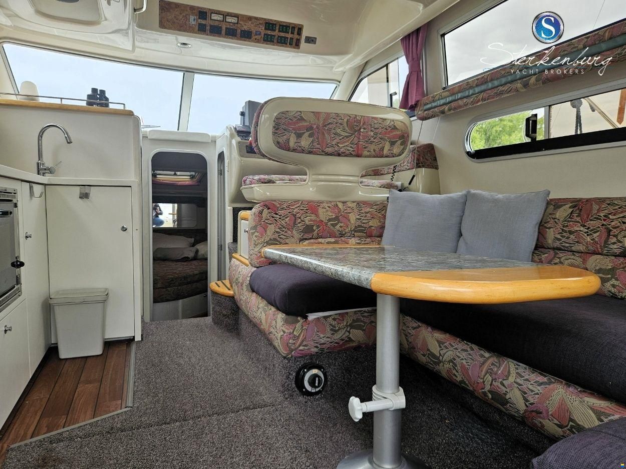 Sealine F330 Statesman