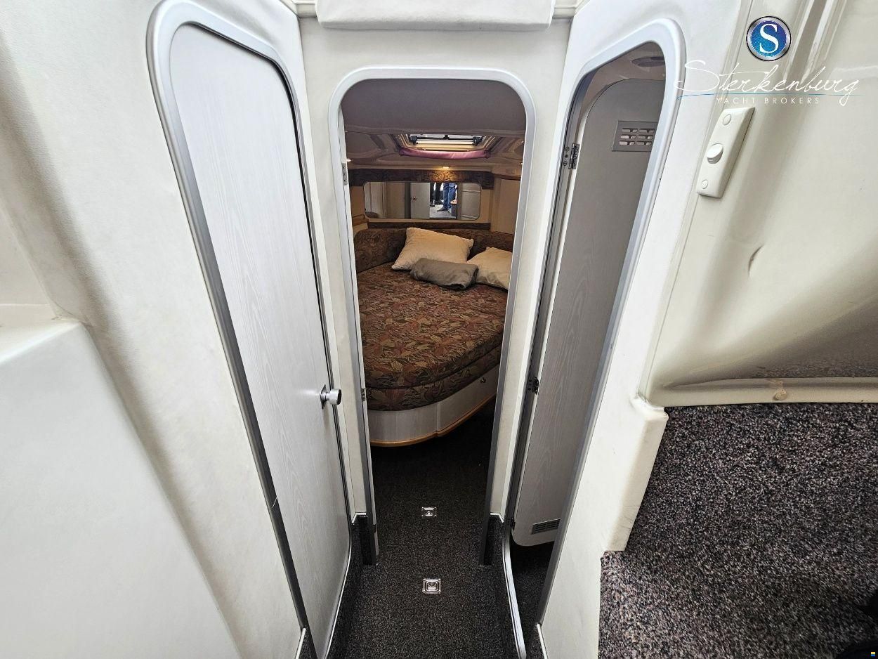 Sealine F330 Statesman