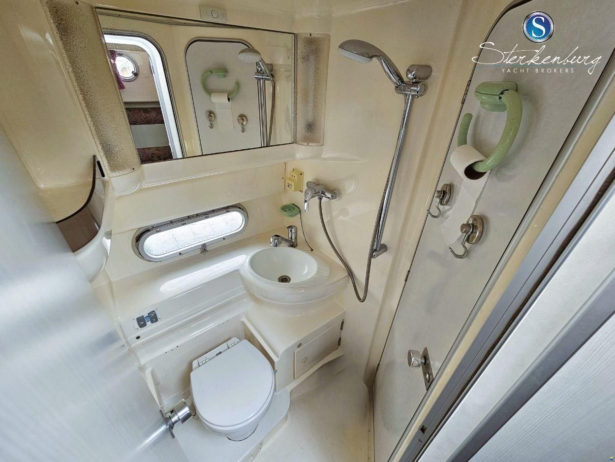 Sealine F330 Statesman