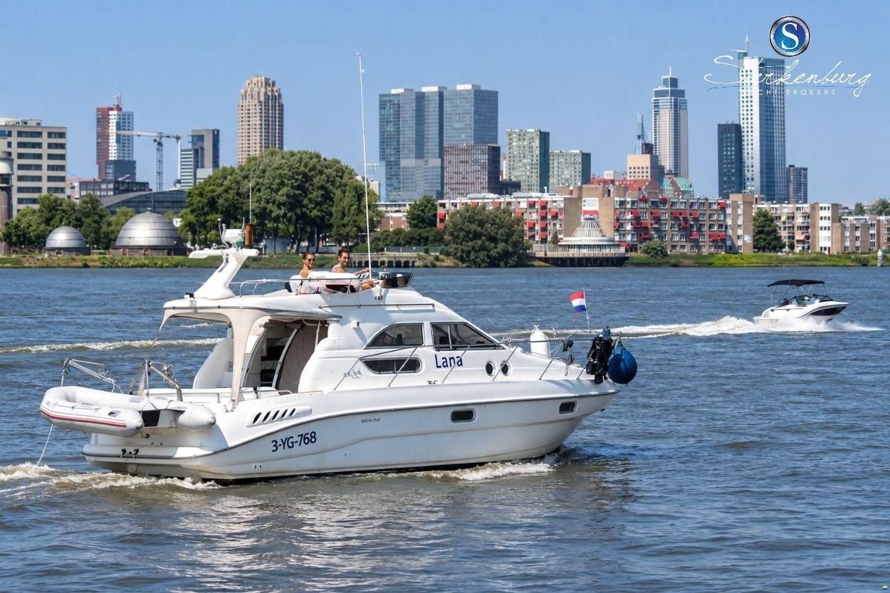 Sealine F330 Statesman