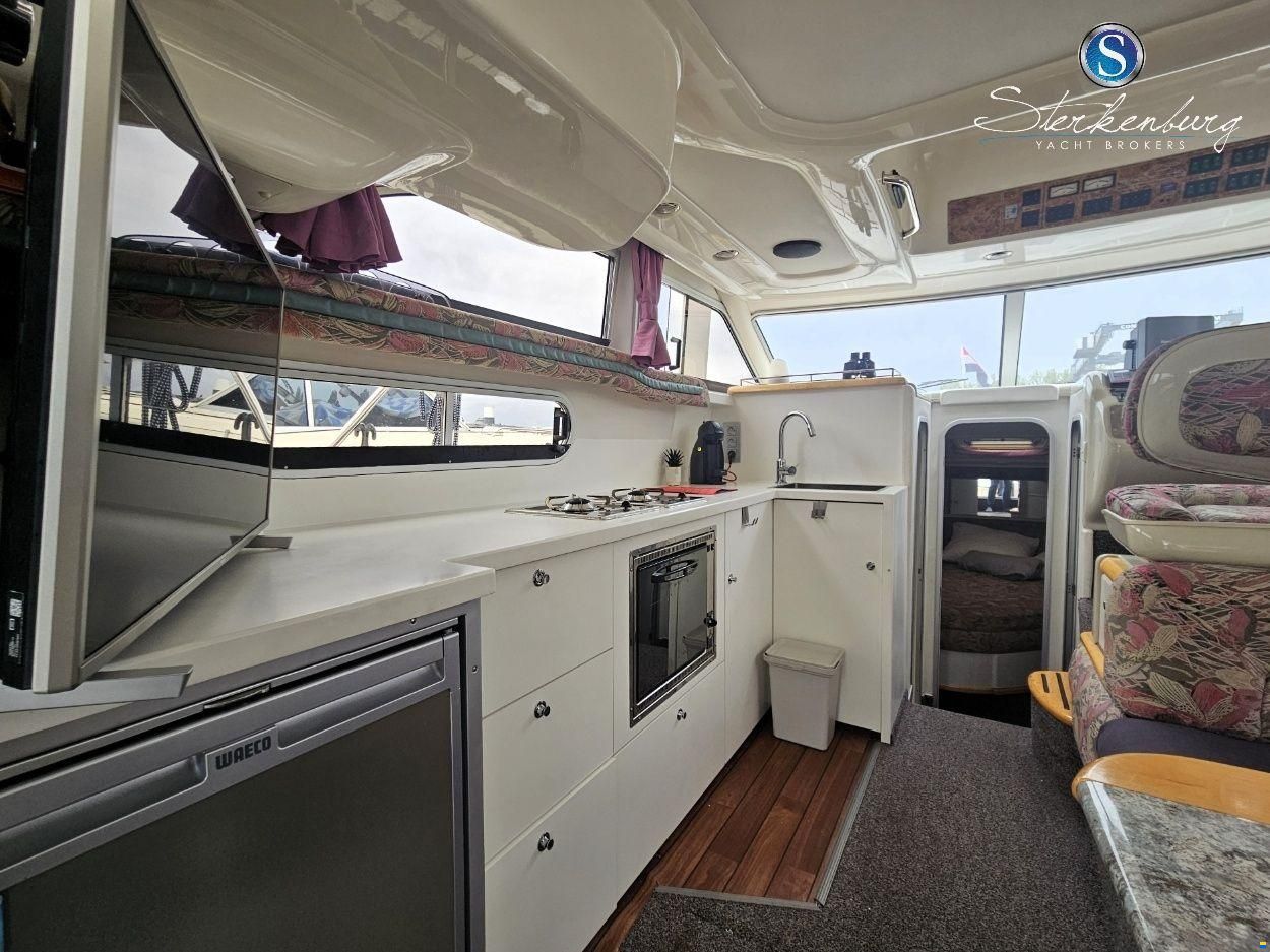 Sealine F330 Statesman