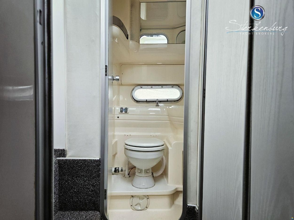Sealine F330 Statesman