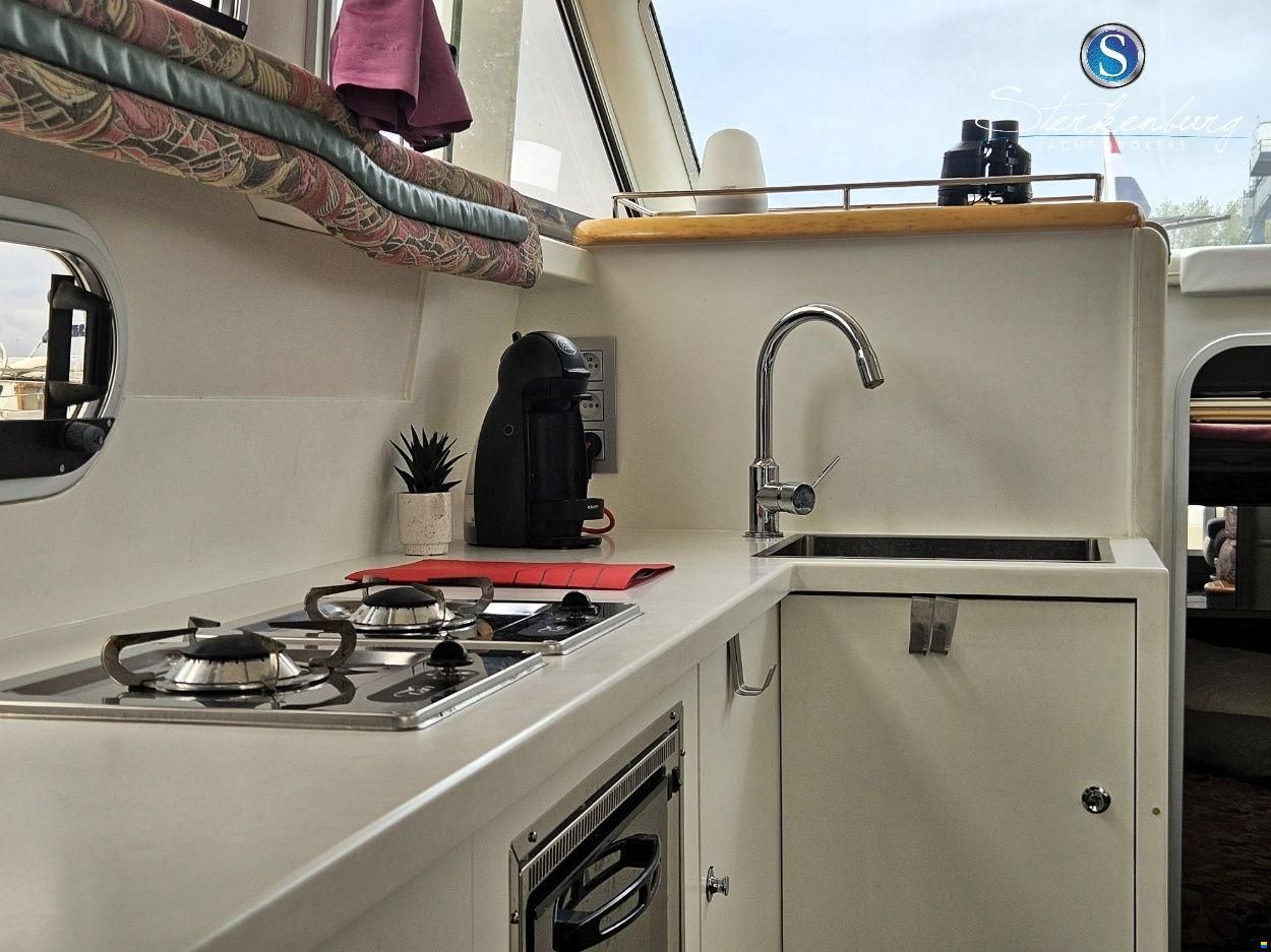 Sealine F330 Statesman