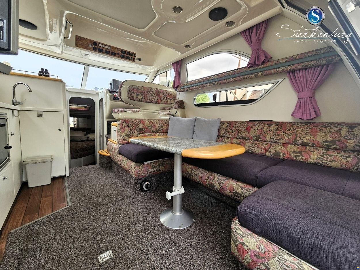 Sealine F330 Statesman