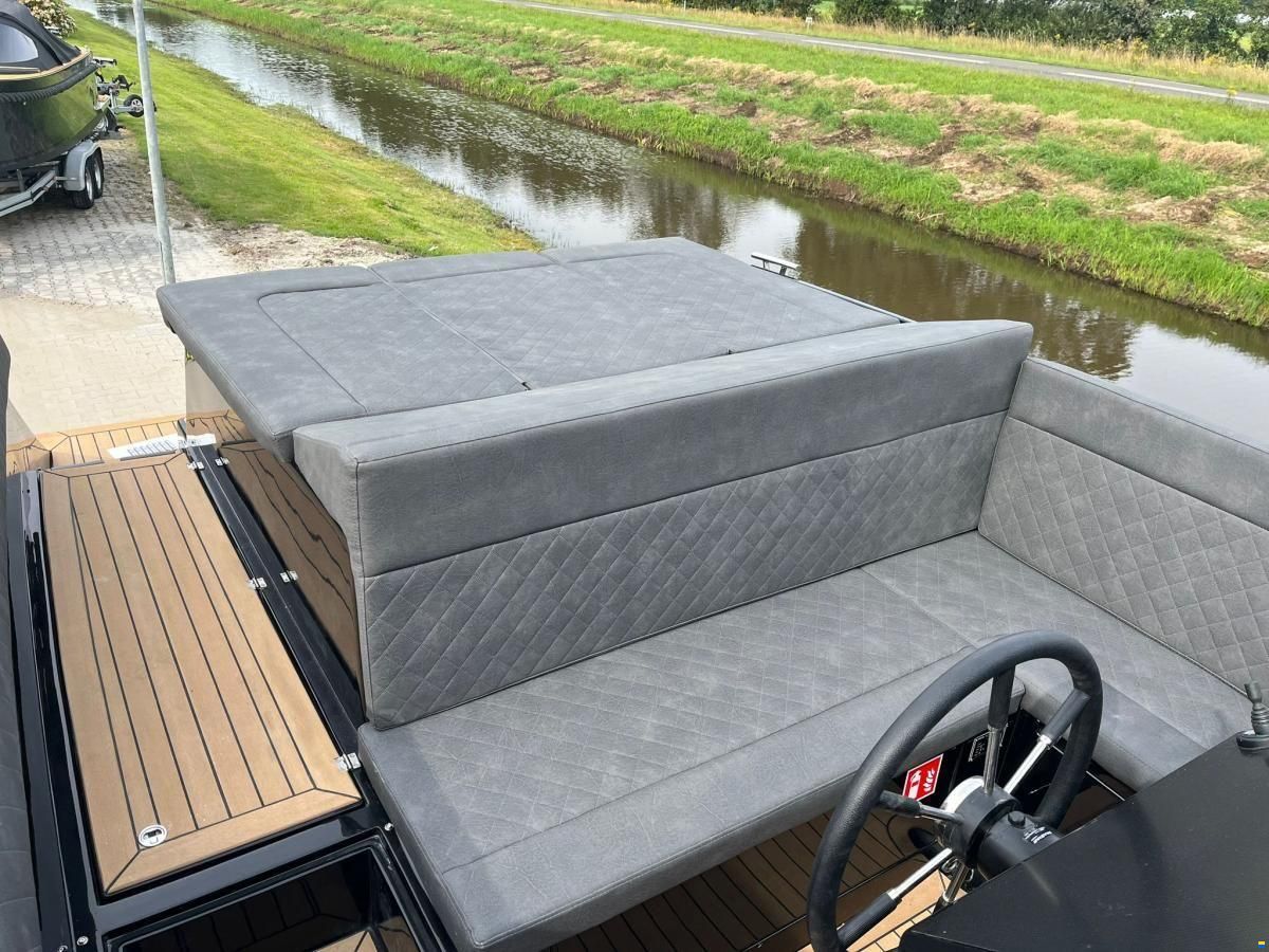 Maxima 740 Tender