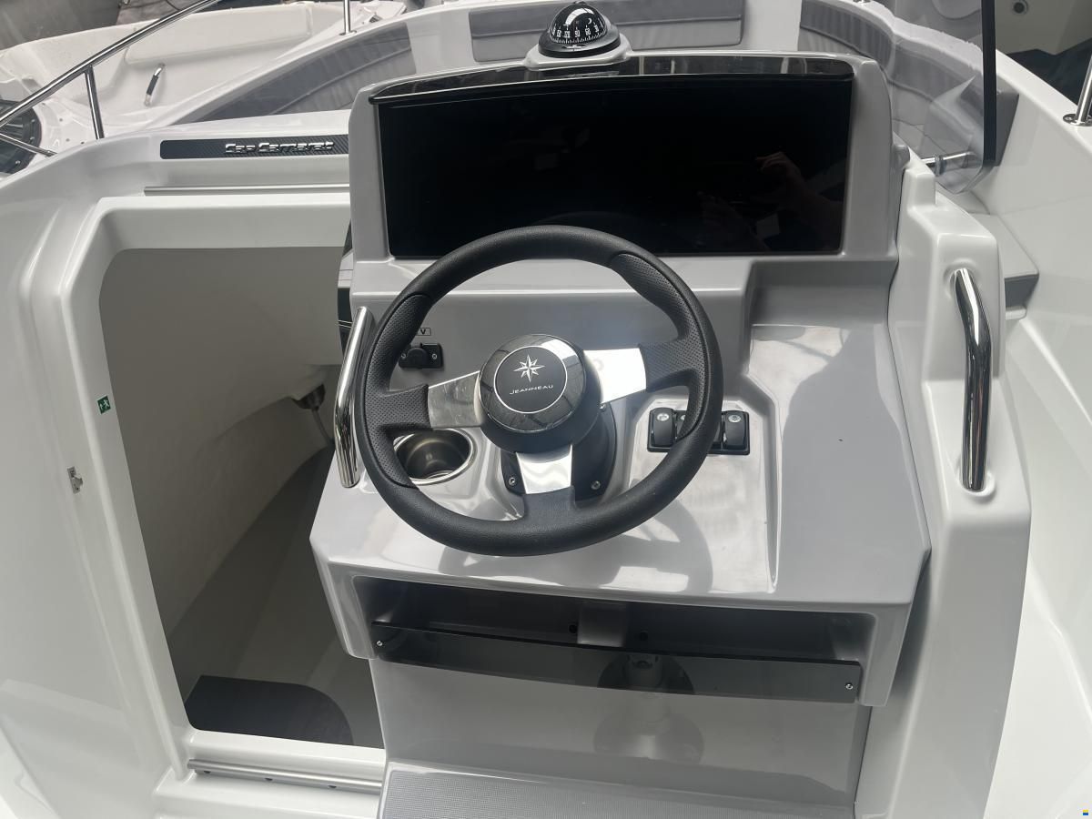 Jeanneau Cap Camarat 6.5 Center Console