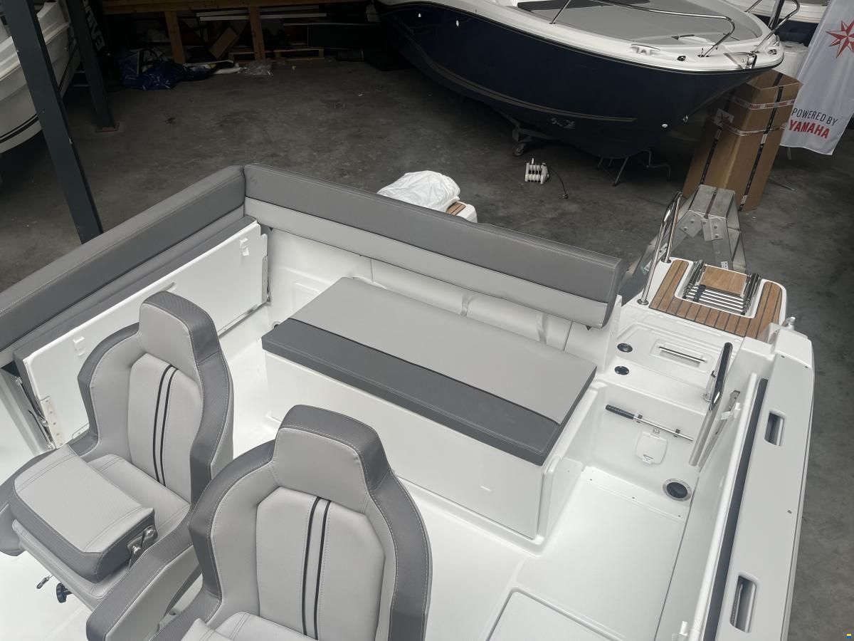 Jeanneau Cap Camarat 6.5 Center Console