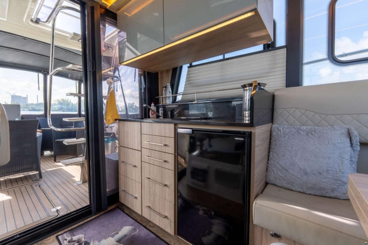 Cobra Futura 40 Grand Horizon
