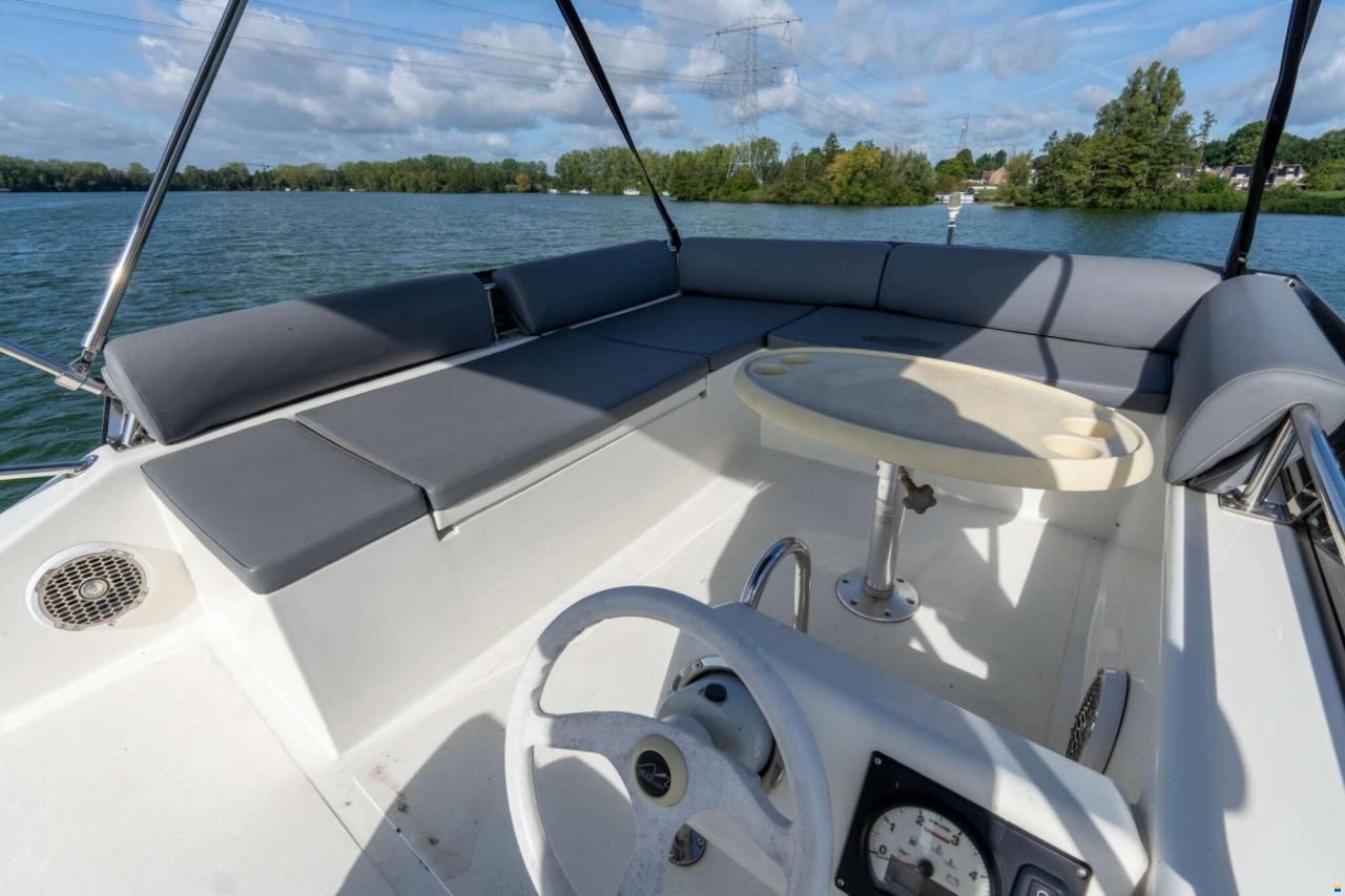 Cobra Futura 40 Grand Horizon