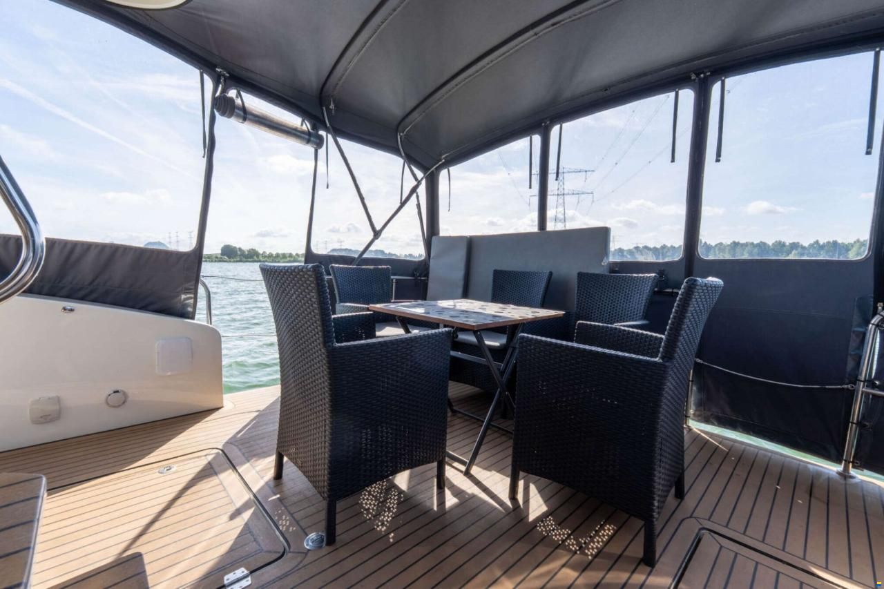 Cobra Futura 40 Grand Horizon