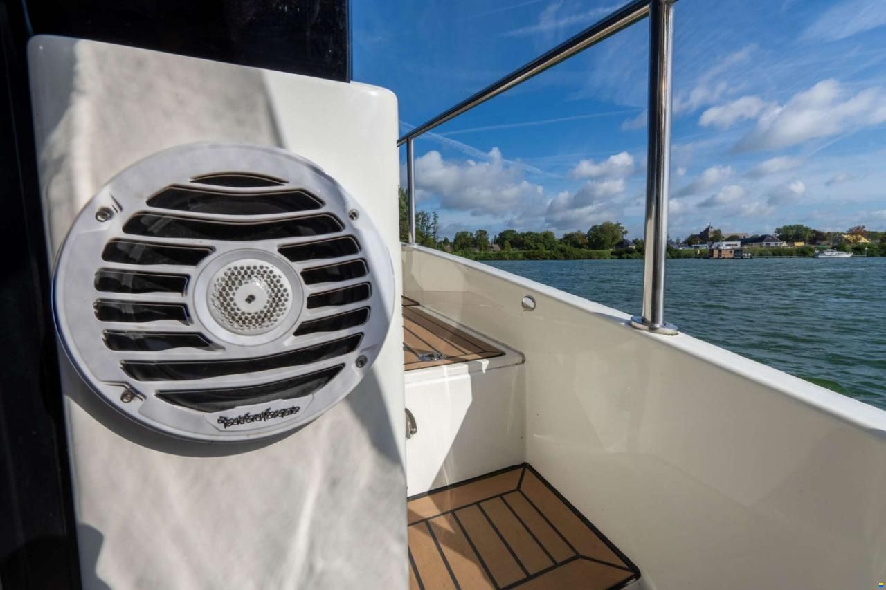 Cobra Futura 40 Grand Horizon