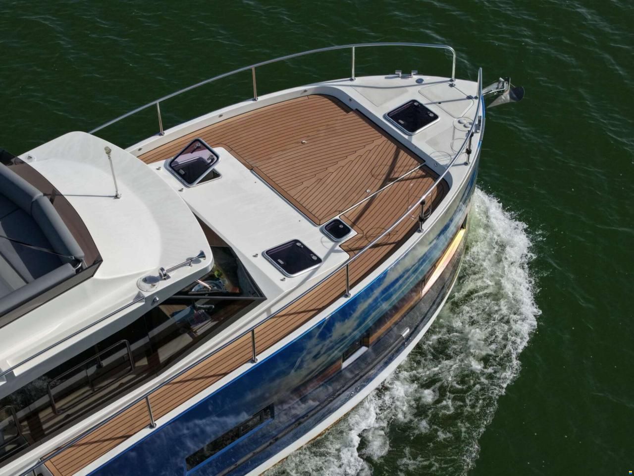 Cobra Futura 40 Grand Horizon